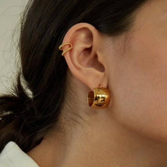 Minimalist 18K GP stainless steel hoop earrings - Picture 2 of 9